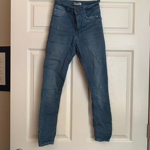 Like-new Zara skinny jeans!